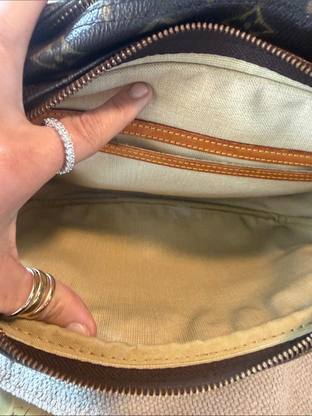 💯💯💯Louis Vuitton Monogram Reporter PM bag  with Dust bag (Charm not included ) - Picture 11 of 13